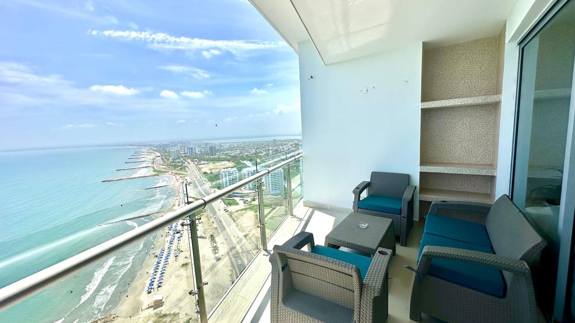 By Calamari Homes - Altamar 30b1 Near Walled Apartment *