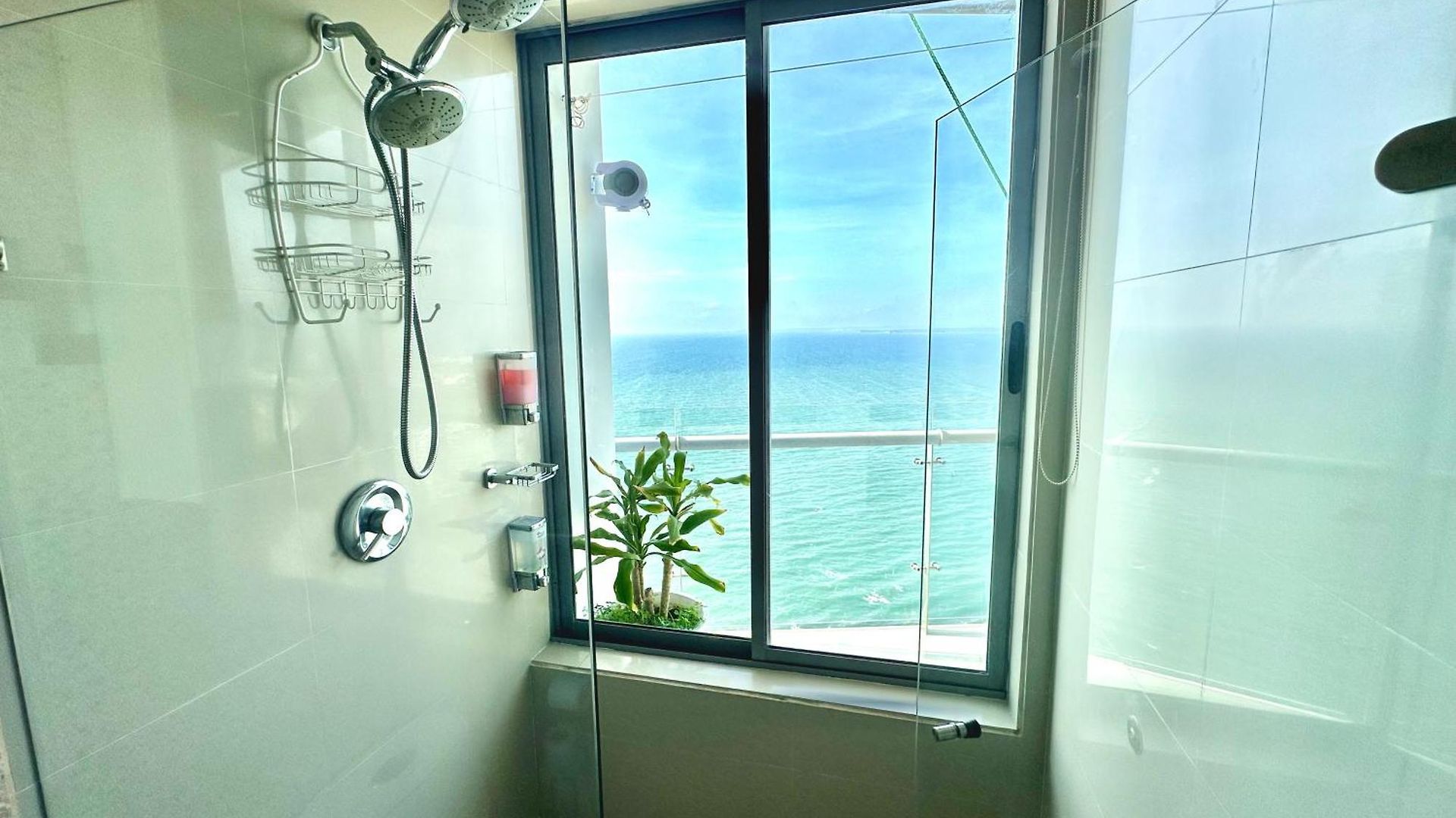 By Calamari Homes - Altamar 30b1 Near Walled